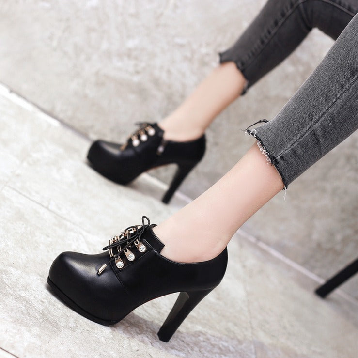 Chic Black Platform Heels with Decorative Chains - Edgy Sophistication for the Modern Woman