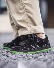 Embroidered Graffiti Contrasting Color Sports Men's Casual Shoes