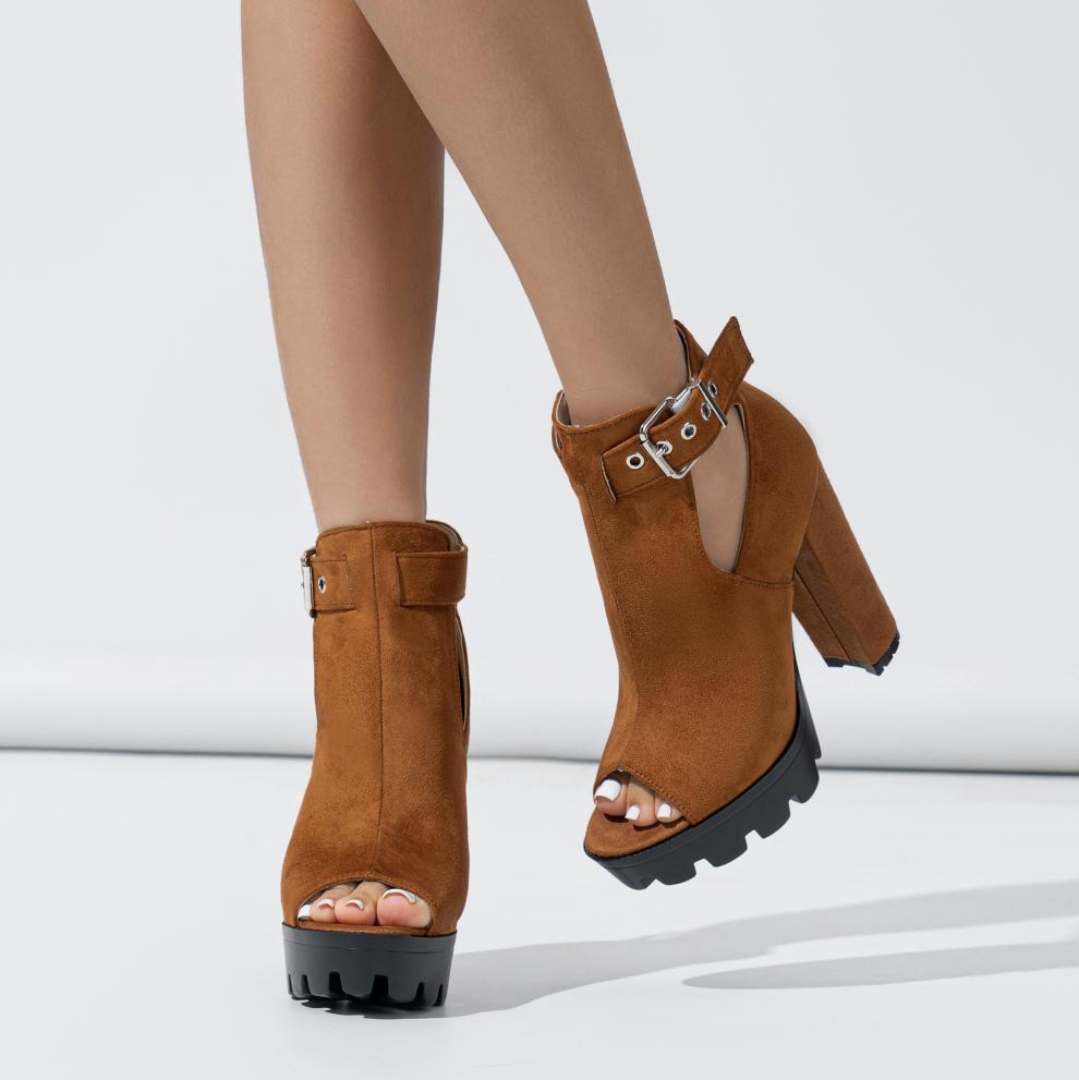Comfortable buckle high heeled gladiator sandals