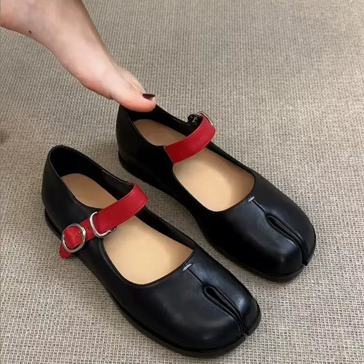 Heeled Small Leather Shoes With Split Toes