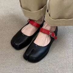 Heeled Small Leather Shoes With Split Toes